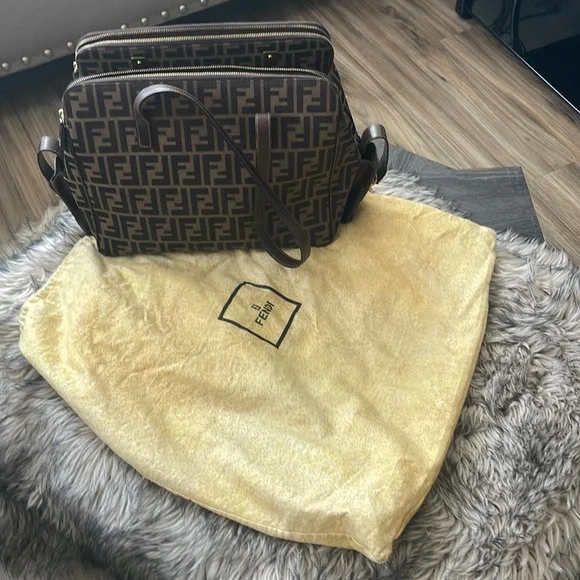Authentic Fendi vintage shoulder bag - Picture 1 of 8
